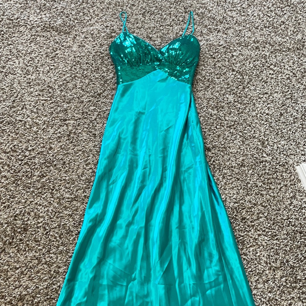 Gorgeous Aqua Gown!